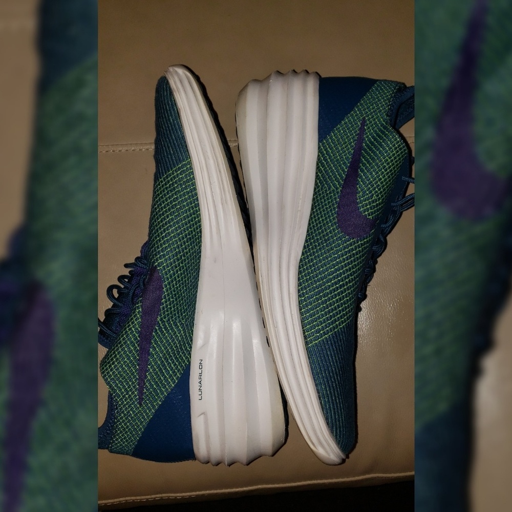 Size 11.5 women's Nike - Picture 2 of 6
